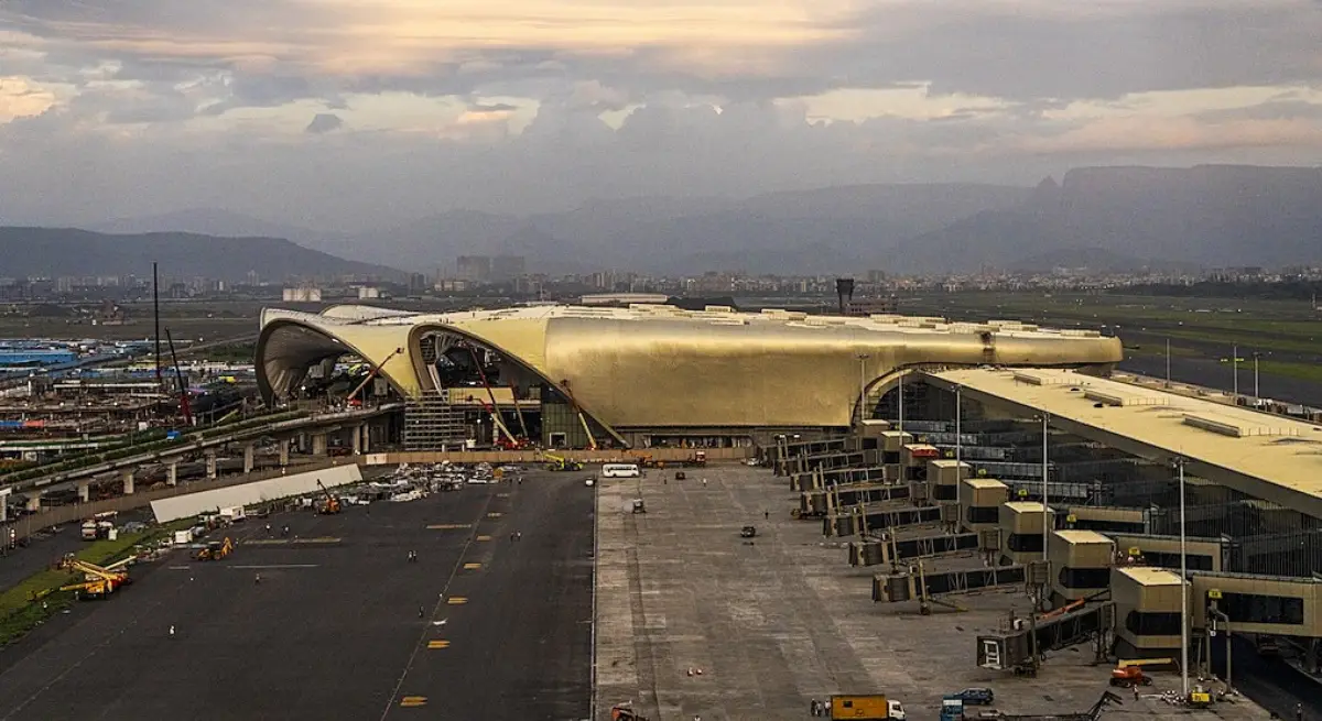 Il nuovo aeroporto di Navi Mumbai, India, trae ispirazione dal fiore di loto. L'inaugurazione dell'8 ottobre 2025 segna il completamento di uno dei progetti infrastrutturali più ambiziosi del Paese