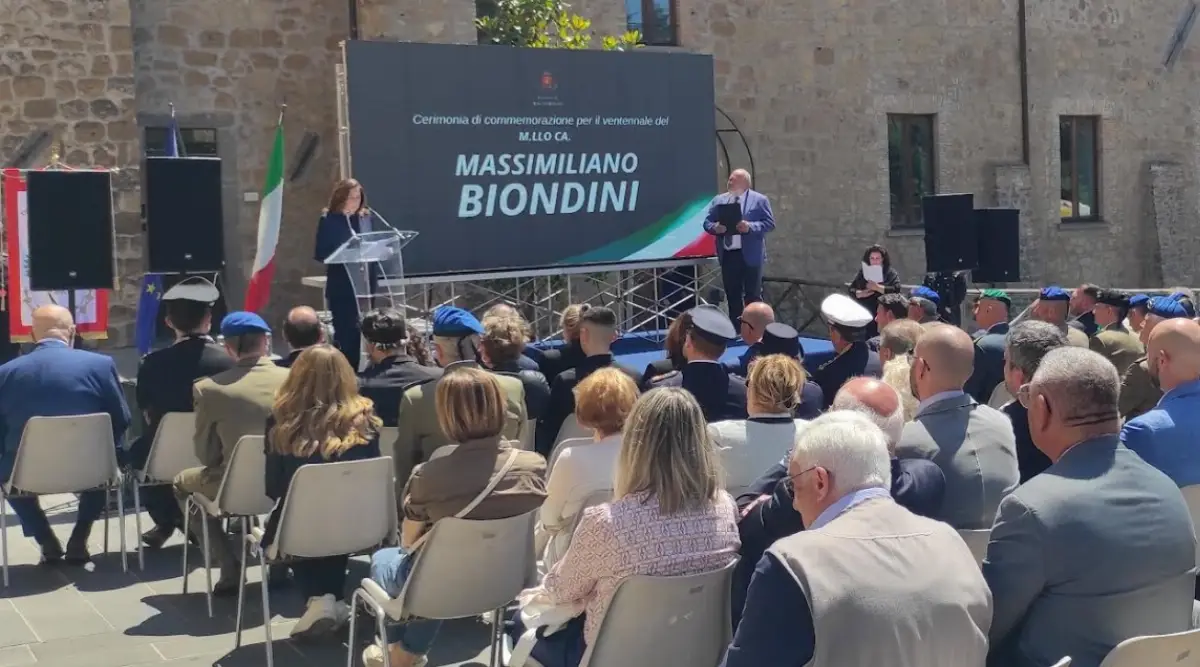 Bagnoregio (Viterbo), 30 maggio 2025. Sottosegretario Difesa, Isabella Rauti, alla cerimonia di commemorazione nel ventennale della scomparsa del maresciallo Capo Massimiliano Biondini dell’Aviazione dell’Esercito, caduto in Iraq nell’ambito della missione di pace “Antica Babilonia”