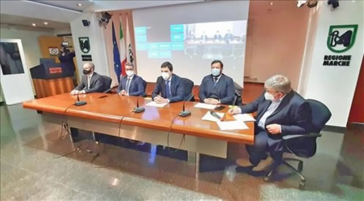 30 marzo 2021. Videoconferenza presentazione nuove rotte collegamento con Aeroporto delle Marche: all’incontro con la stampa il presidente della Regione Francesco Acquaroli (al centro) e gli assessori della sua Giunta