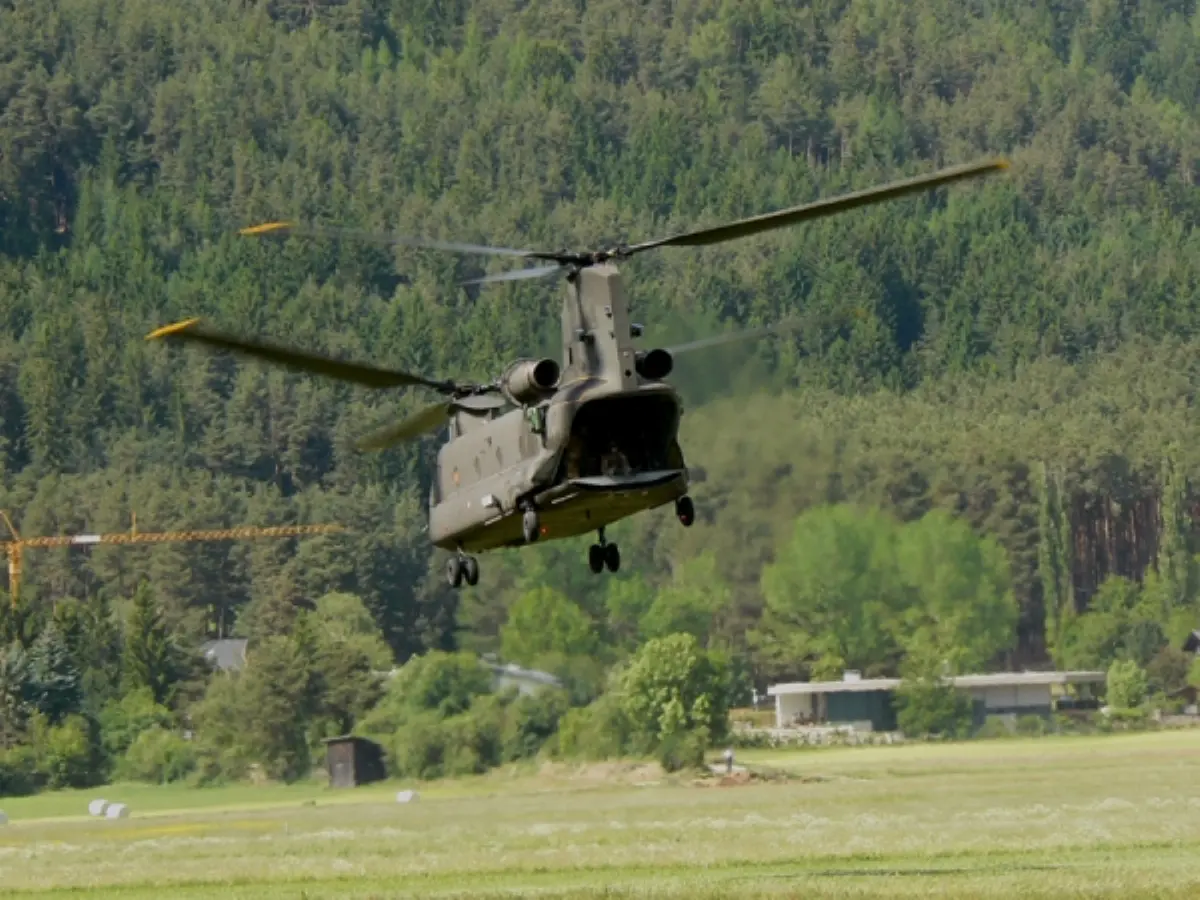 Elicottero CH-47C in fase di decollo (foto di Sergio Morari)