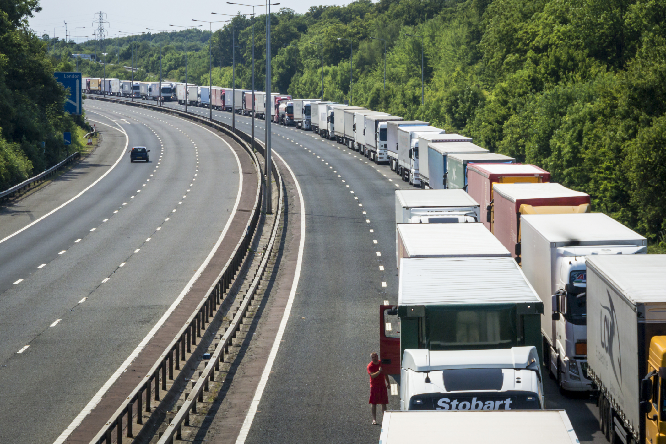 Fila di camion nel corso dell'esercitazione di oggi per prevenire i danni post-hard Brexit