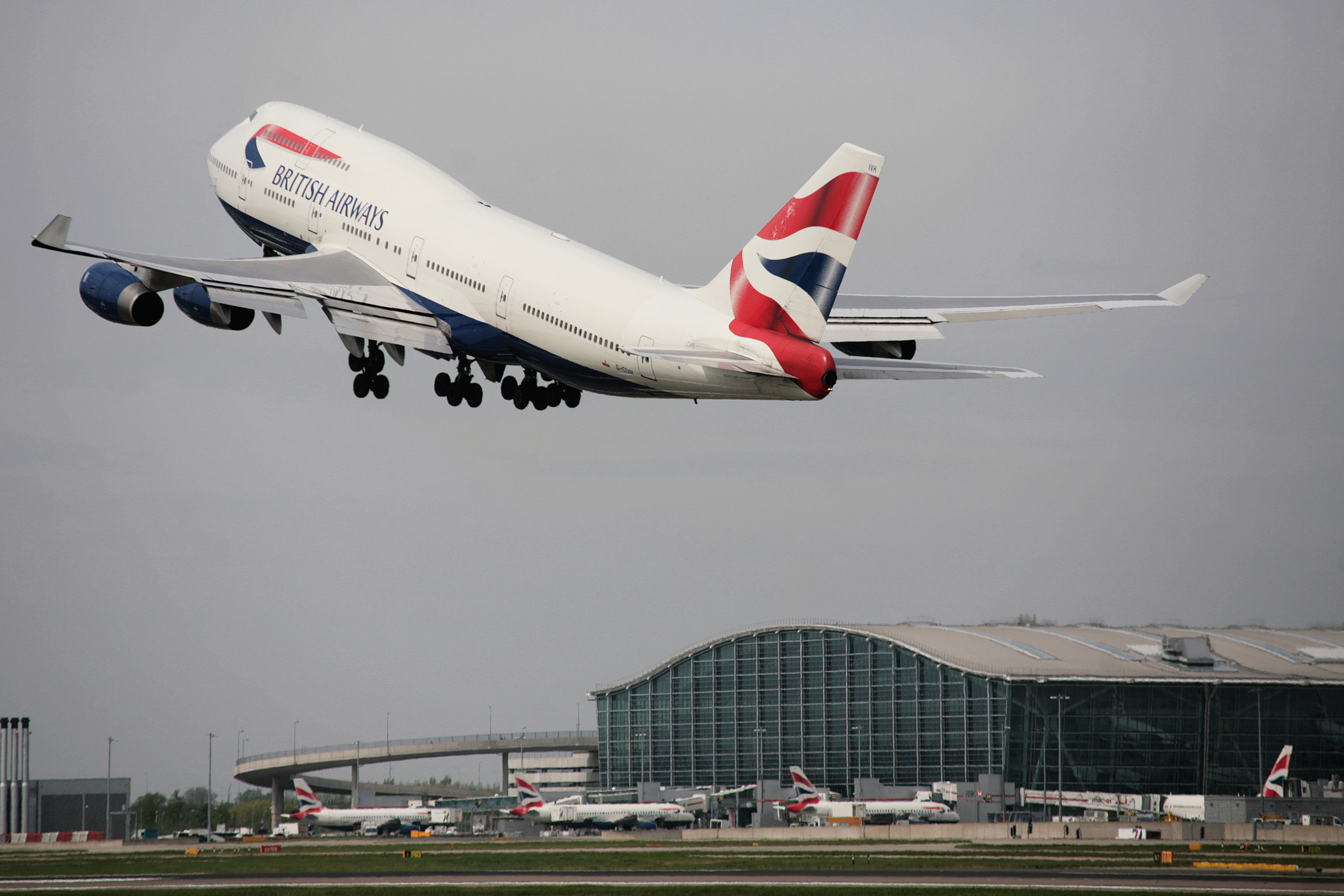 Un aereo Boeing B-747/400 di British Airways in decollo dall'aeroporto di Londra-Heathrow
