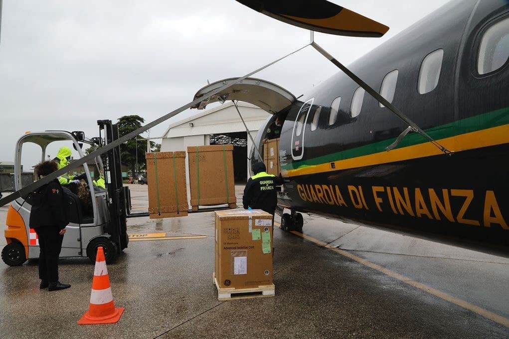 Aereo ATR-72 della Guardia di Finanza, partito la mattina del 12 maggio 2021 dall’aeroporto di Pratica di Mare con nuovo carico di aiuti in supporto all'emergenza coronavirus in India