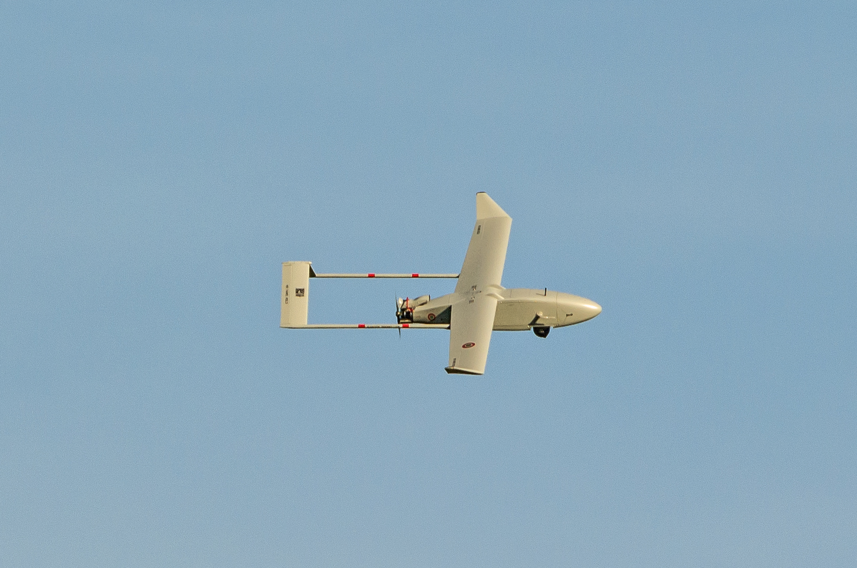 Ha la forma di un piccolo aereo, decolla da una catapulta ed è in grado di volare per molte ore su boschi e foreste a rischio di incendio: “Rapier”, drone ad ala fissa sviluppato dalla toscana Sky Eye Systems (gruppo Oma)