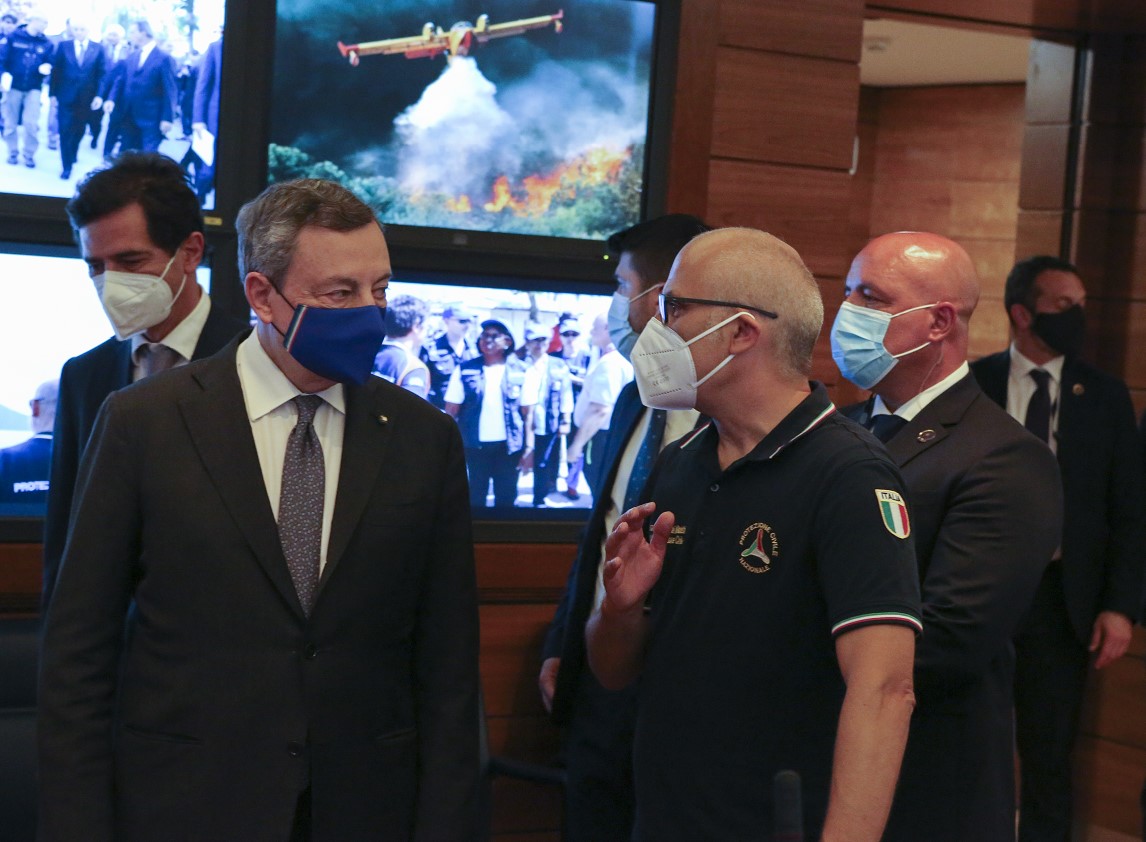 Roma, 2 agosto 2021. La visita al Dipartimento della Protezione civile del presidente del Consiglio, Mario Draghi, accolto dal capo Dpc Fabrizio Curcio