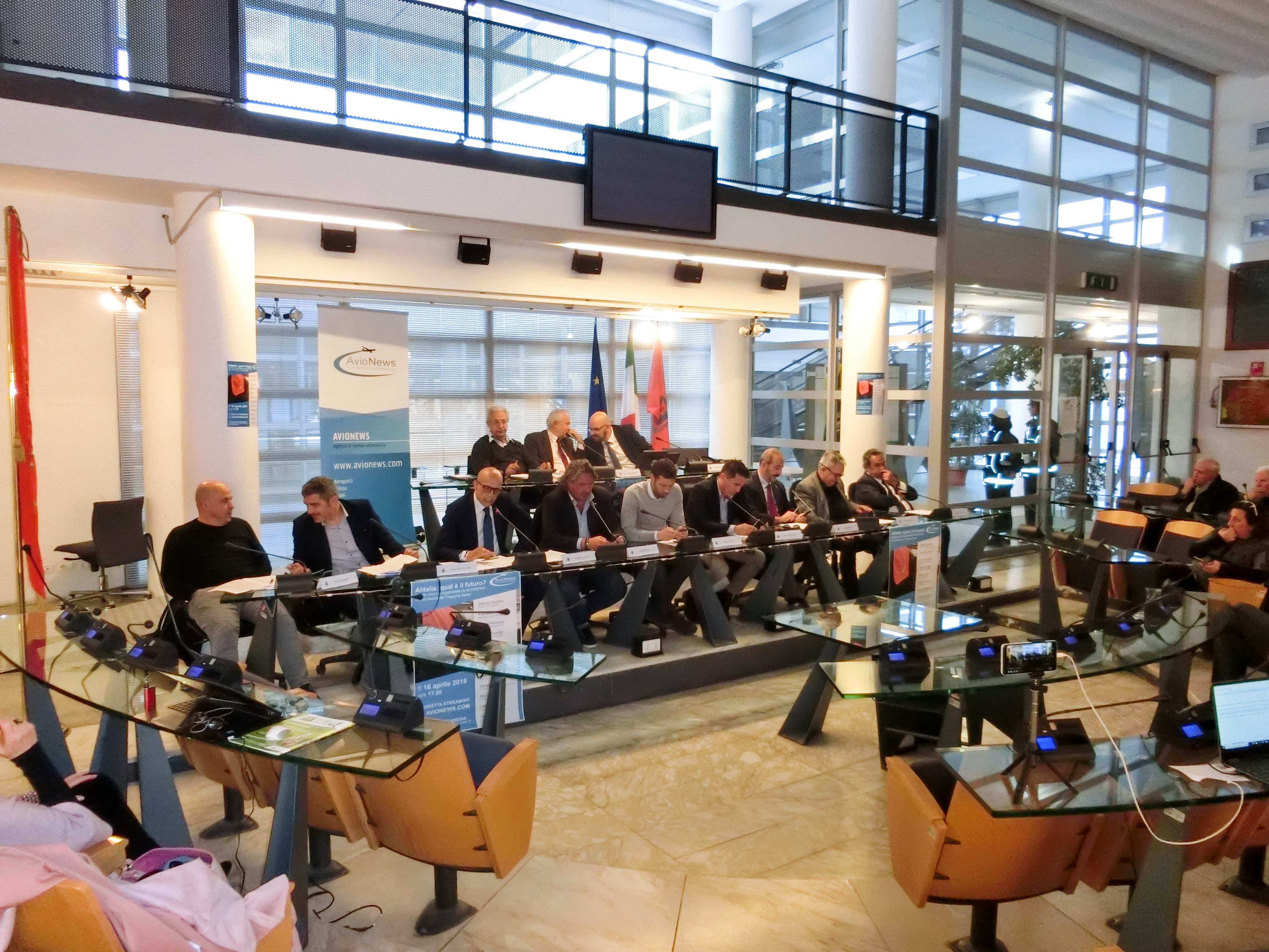 La tavola rotonda "Alitalia: qual è il futuro?" organizzata da AVIONEWS presso la sala consiliare del Comune di Fiumicino il 16 aprile 2019