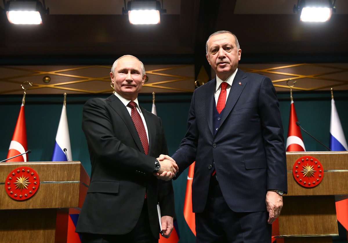 Il presidente russo Vladimir Putin e l'omologo turco Recep Tayyip Erdogan siglano accordo ad Ankara, il 3 aprile 2018 su sistema S-400 e nucleare