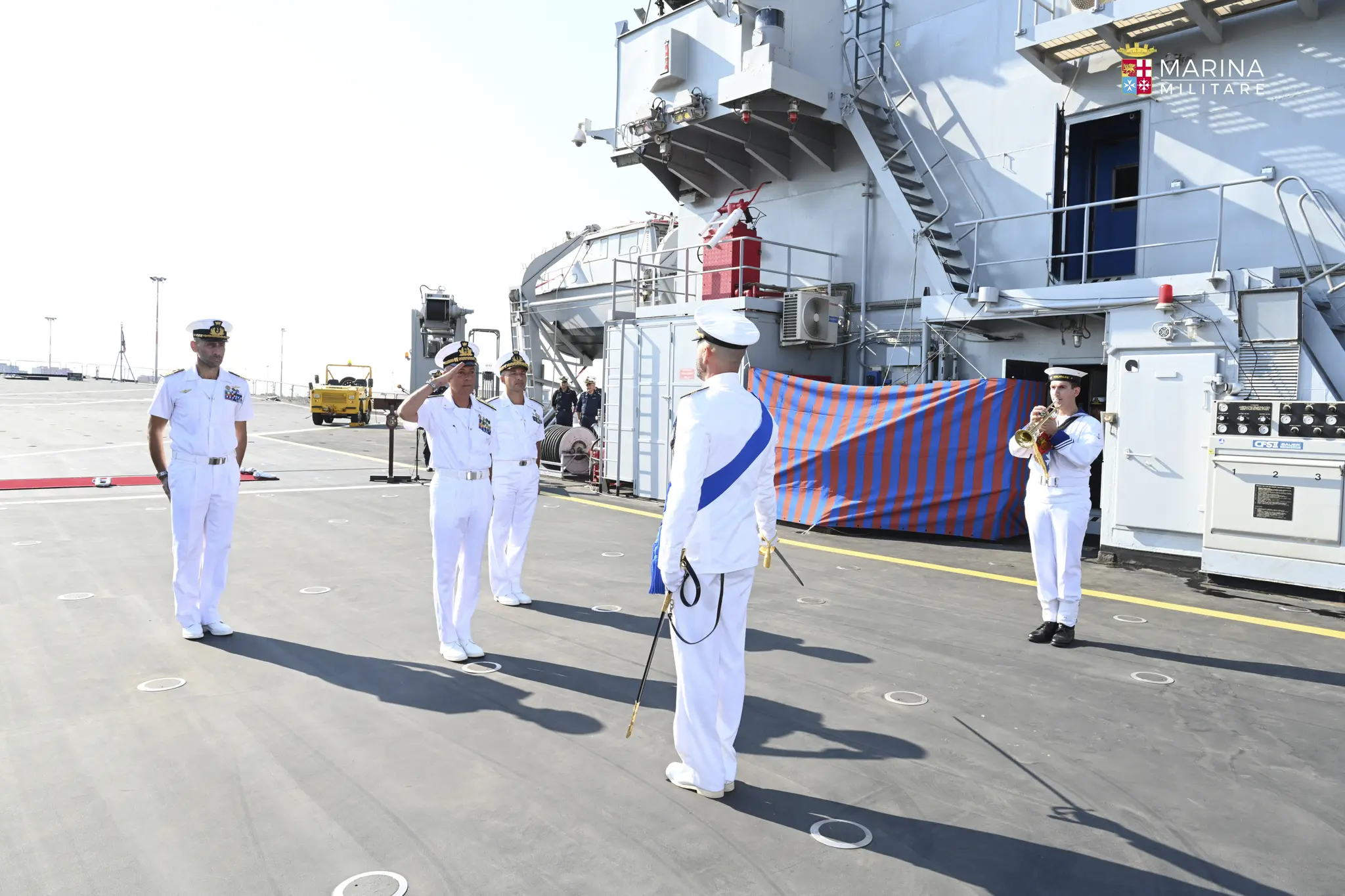 MMI: cerimonia avvicendamento comandante tattico del dispositivo navale dell’operazione "Mare sicuro" tra l’ammiraglio di Divisione Vincenzo Montanaro cedente ed il contrammiraglio Valentino Rinaldi che ha assunto l’incarico