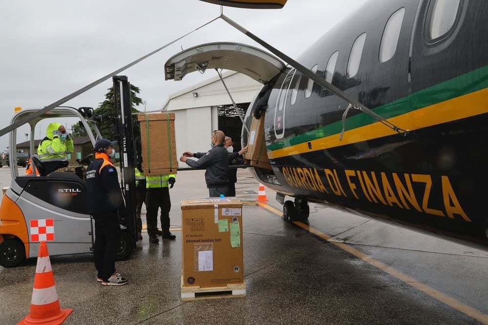 Aereo ATR-72 della Guardia di Finanza, partito la mattina del 12 maggio 2021 dall’aeroporto di Pratica di Mare con nuovo carico di aiuti in supporto all'emergenza coronavirus in India