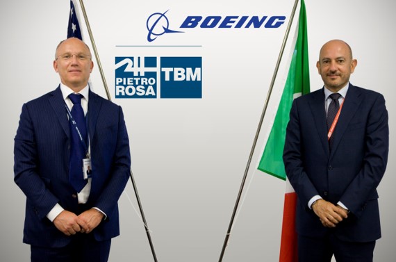 Da sinistra a destra: Mauro Fioretti (Pietro Rosa Tbm-presidente ed ad) ed Antonio De Palmas (presidente Boeing Italia)