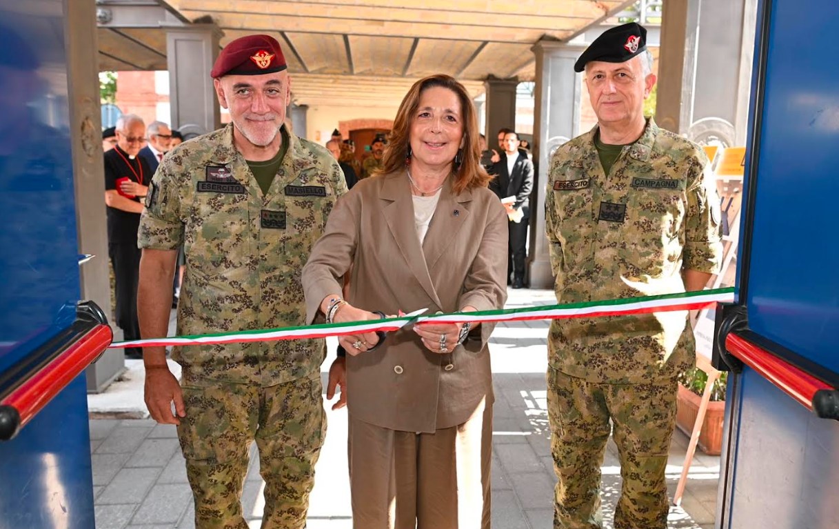 Roma, 22 luglio 2026. Il sottosegretario alla Difesa, Isabella Rauti, all'inaugurazione del nuovo polo operatorio al Policlinico militare "Celio", accompagnata dal capo di SME, generale di Corpo d’Armata Carmine Masiello e dal direttore del Policlinico, maggior generale Vincenzo Campagna