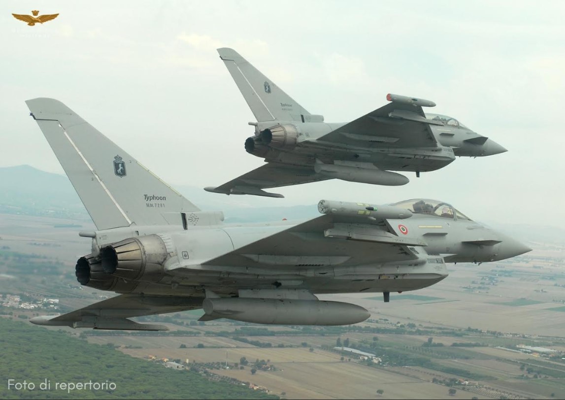 Scramble (decollo immediato) per due aerei Eurofighter AMI