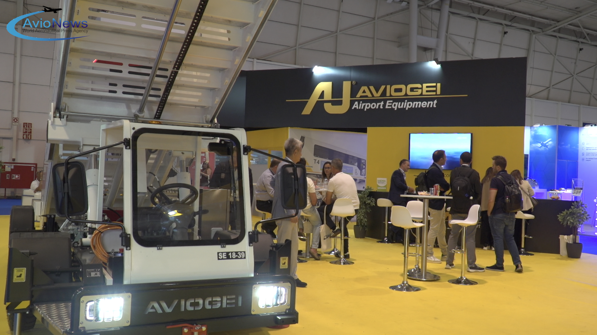Stand con in mostra le soluzioni delle attrezzature aeroportuali promosse da Aviogei durante il GSE Expo di Lisbona 2026