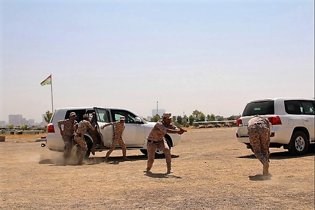 La dimostrazione pratica degli allievi preparati dei Carabinieri nell'addestramento alle forze del Kurdistan iraqeno