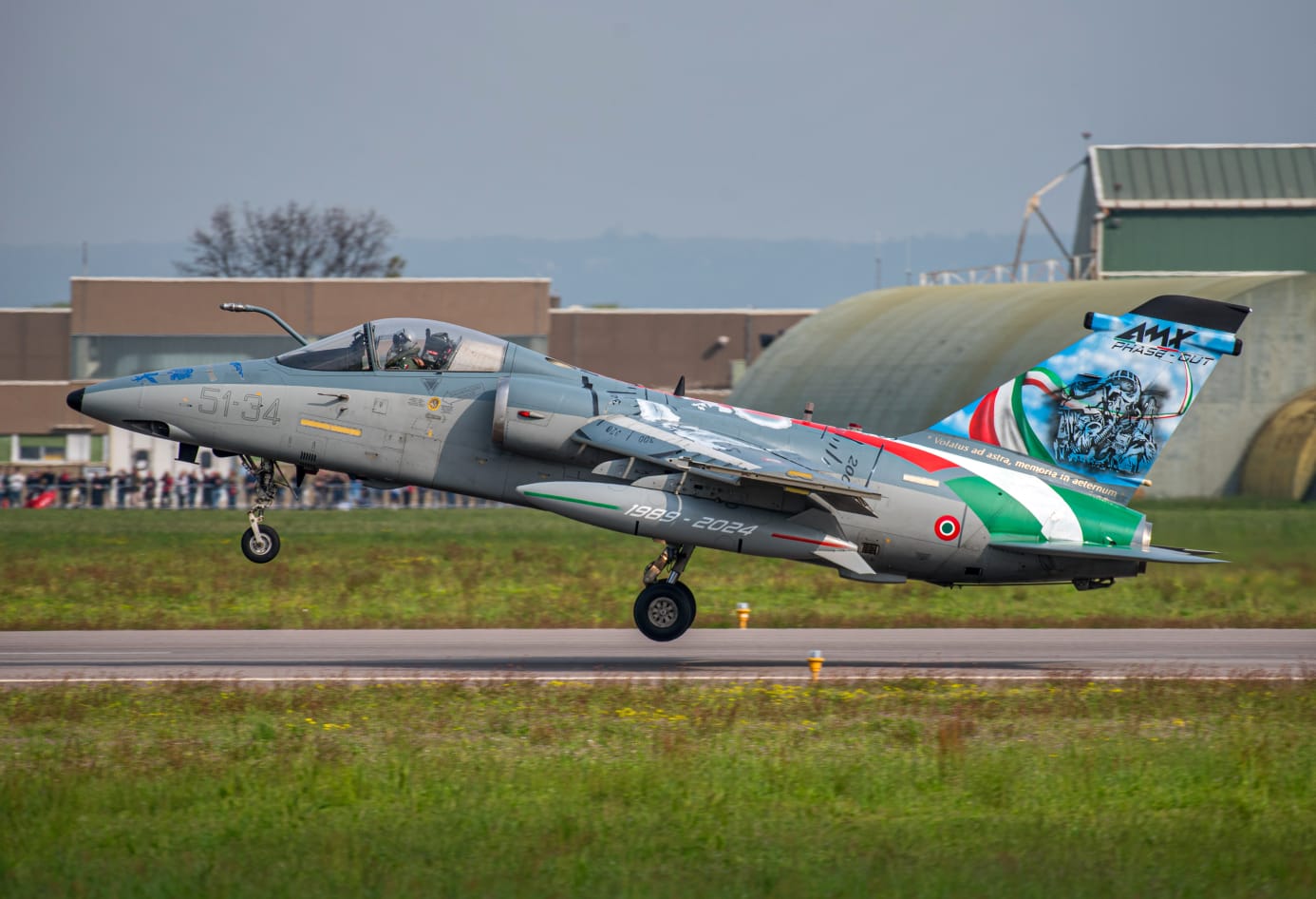 5 aprile 2024. Aeroporto militare di Istrana (Treviso), sede del 51esimo Stormo Caccia, cerimonia con la quale l’AMI ha salutato il caccia AMX, che va "in pensione" dopo 35 anni di intensa attività operativa sia in territorio nazionale che all’estero