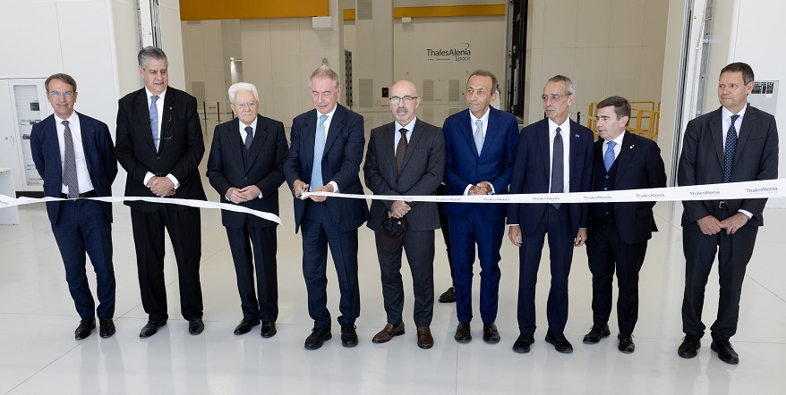 Roma, 07/10/2025 (II mandato) Il presidente della Repubblica Sergio Mattarella al taglio del nastro di inaugurazione della Space Smart Factory da parte del ministro delle Imprese e del Made in ltaly Adolfo Urso