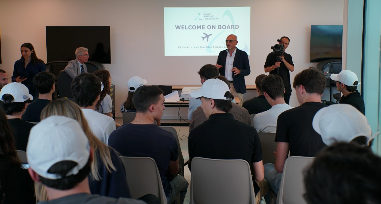Roma, 3 giugno 2026 – Aeroporto dell'Urbe: la prima edizione di “Una giornata in aeroporto”, il progetto promosso da Enac Servizi per avvicinare gli studenti al mondo dell’aviazione civile ed alle professioni del settore