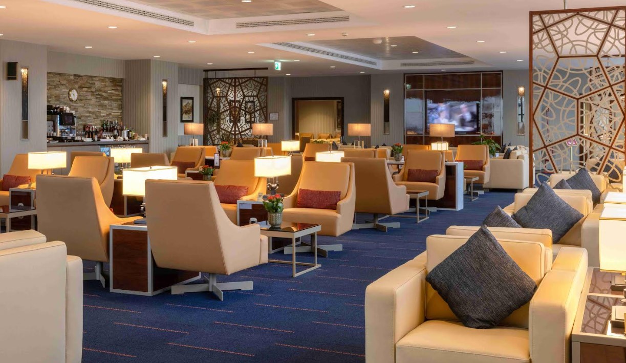 Emirates riapre la sua lounge recentemente ristrutturata all’aeroporto di Milano-Malpensa