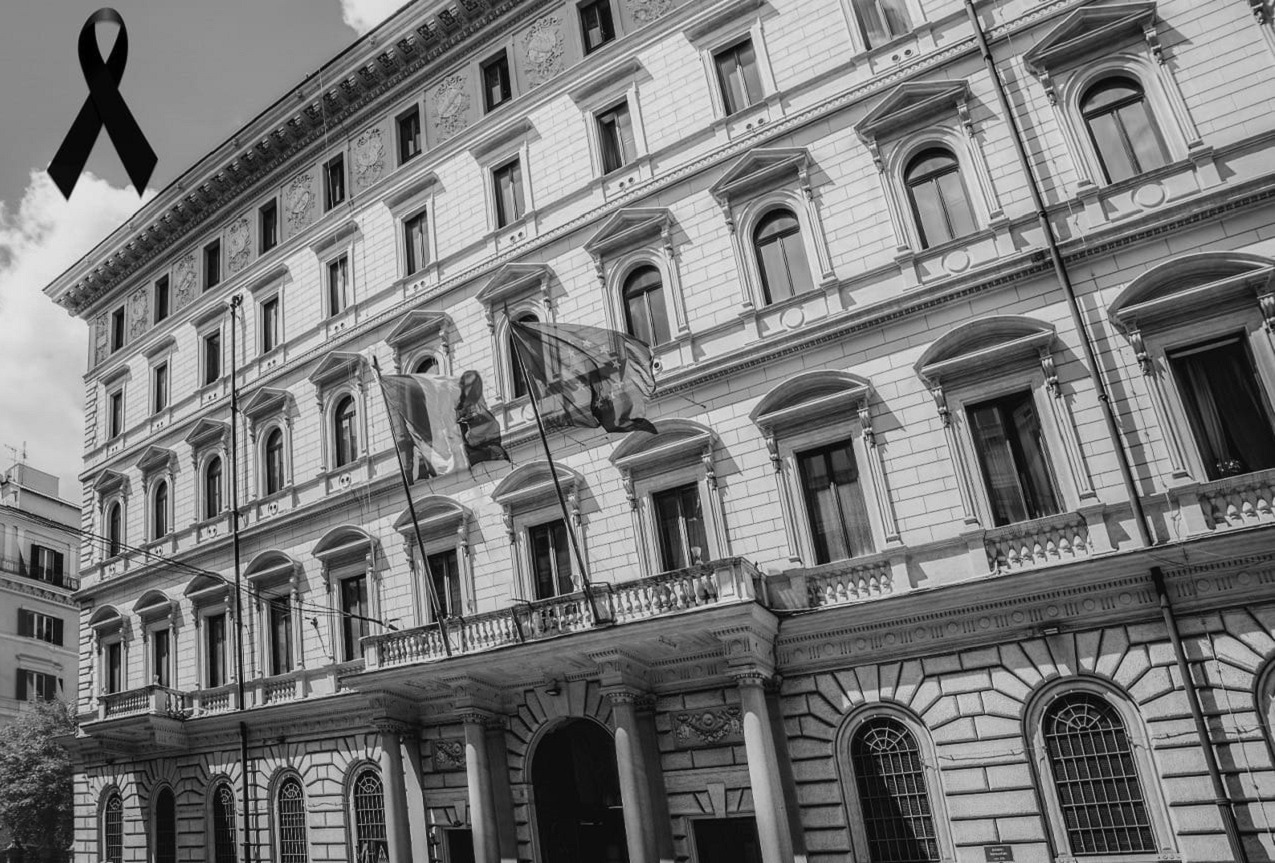 Ministero della Difesa listato a lutto per la morte dei quattro militari italiani a bordo dell'elicottero CH-47 precipitato il 29 ottobre 2026 in Bosnia-Erzegovina