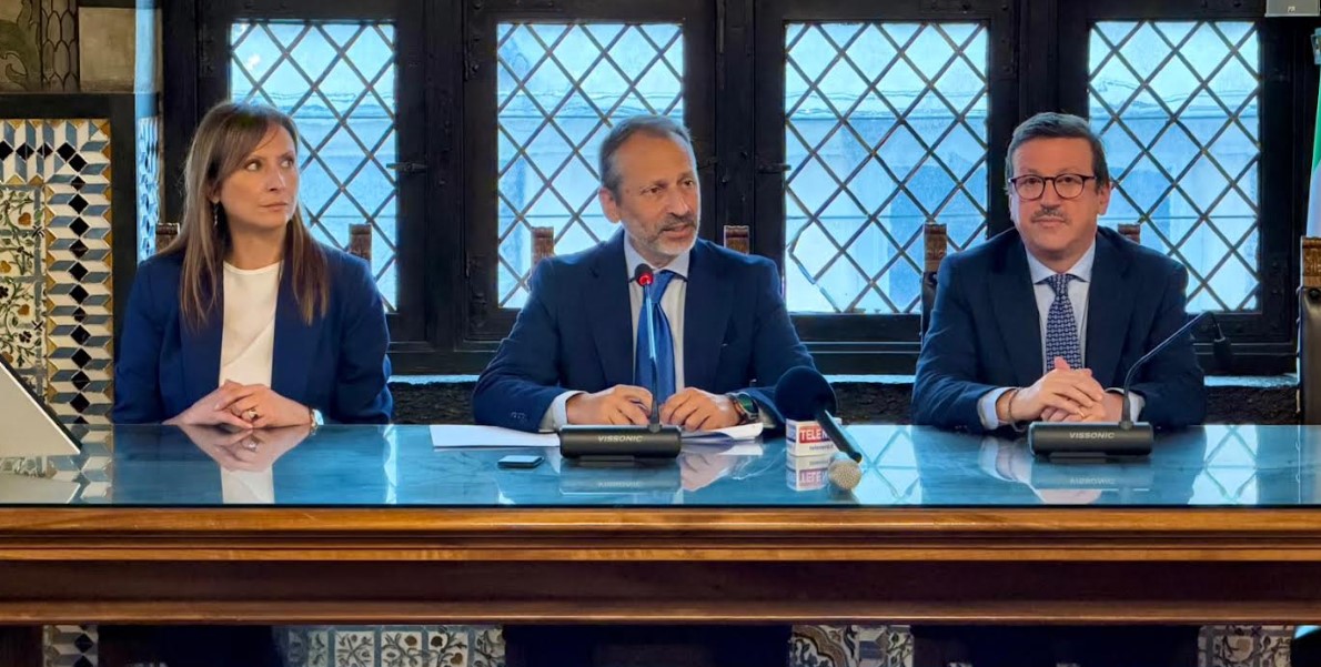 Genova, 30 settembre 2026. Adsp Mar Ligure occidentale: valutazione commissionata a PwC, illustrata dal presidente Matteo Paroli nel corso della conferenza-stampa a Palazzo San Giorgio per l'aeroporto