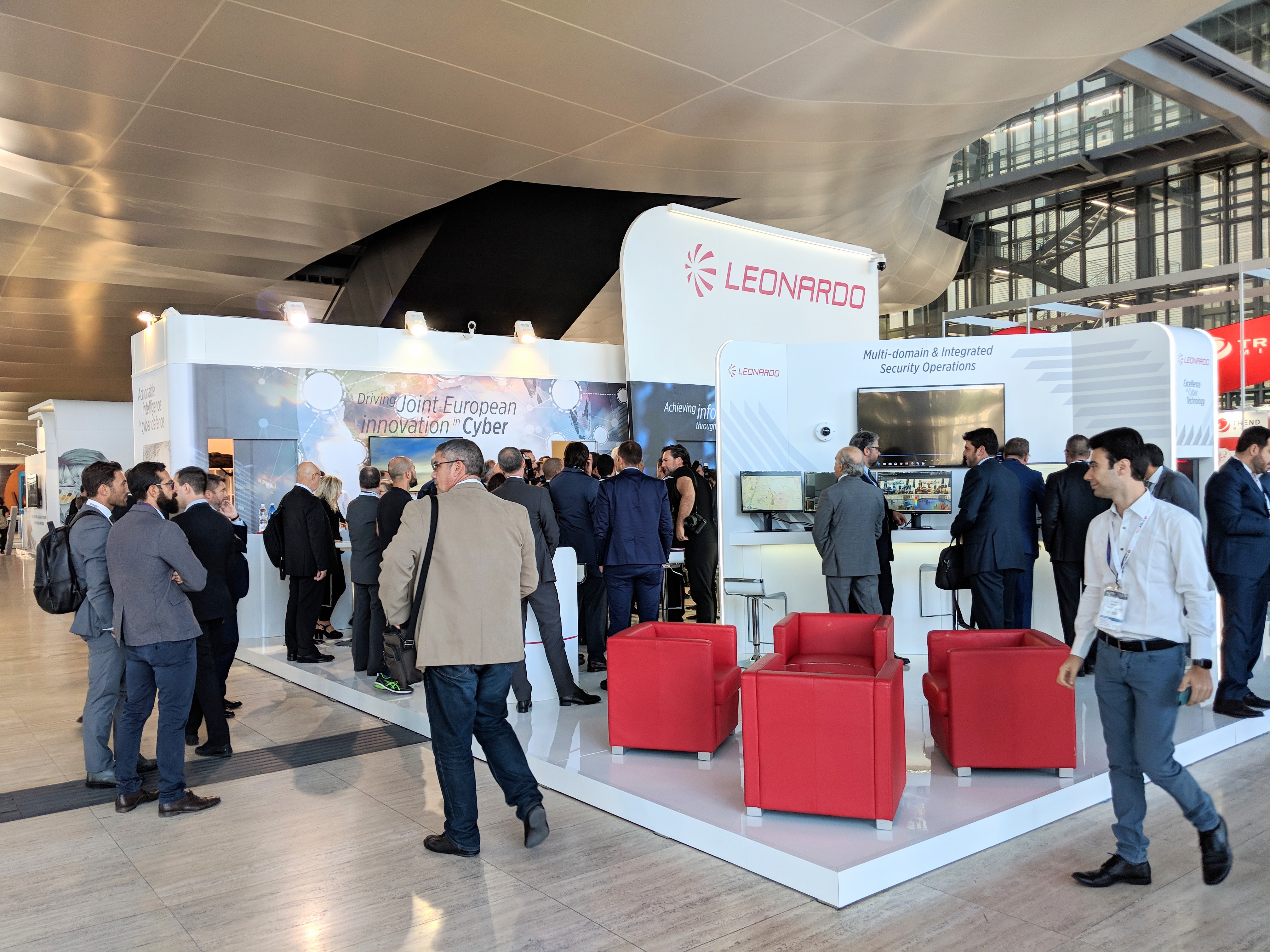 Alessandro Profumo presso lo Stand Leonardo in occasione dell'evento Cybertech Europe 2018 presso il Roma Convention Center