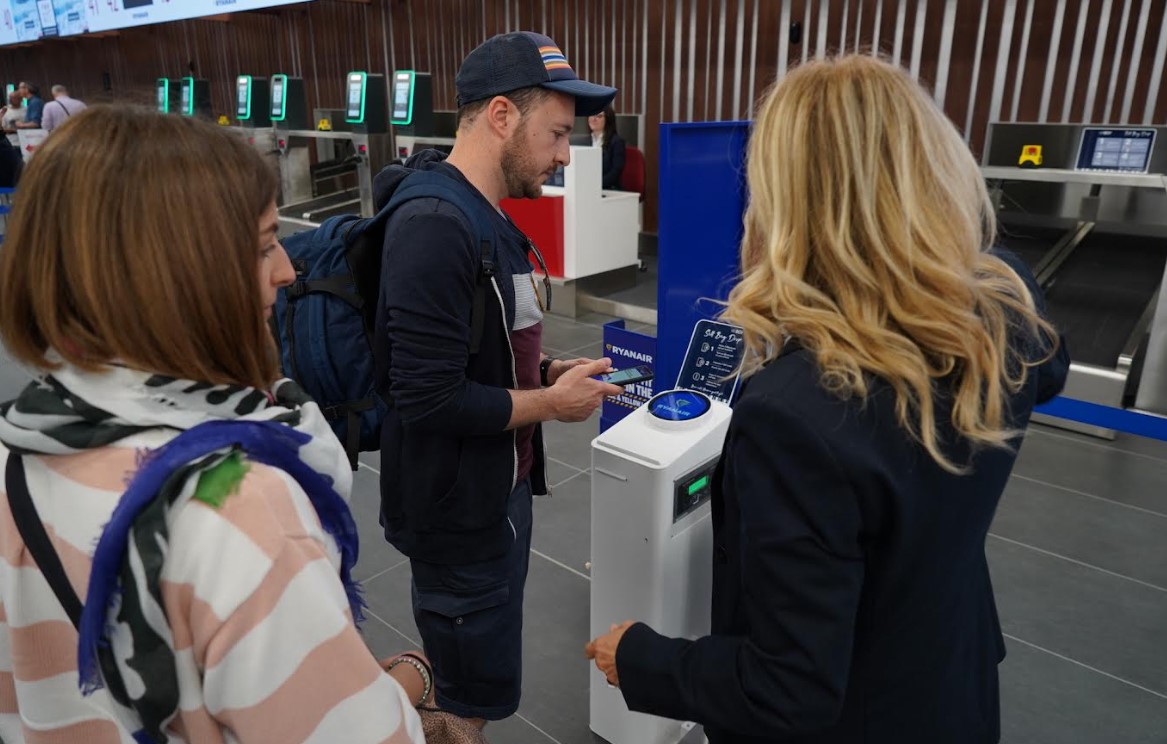 Bergamo, 28 maggio 2025. Passeggeri nella nuova area check-in inaugurata all'aeroporto di Orio al Serio
