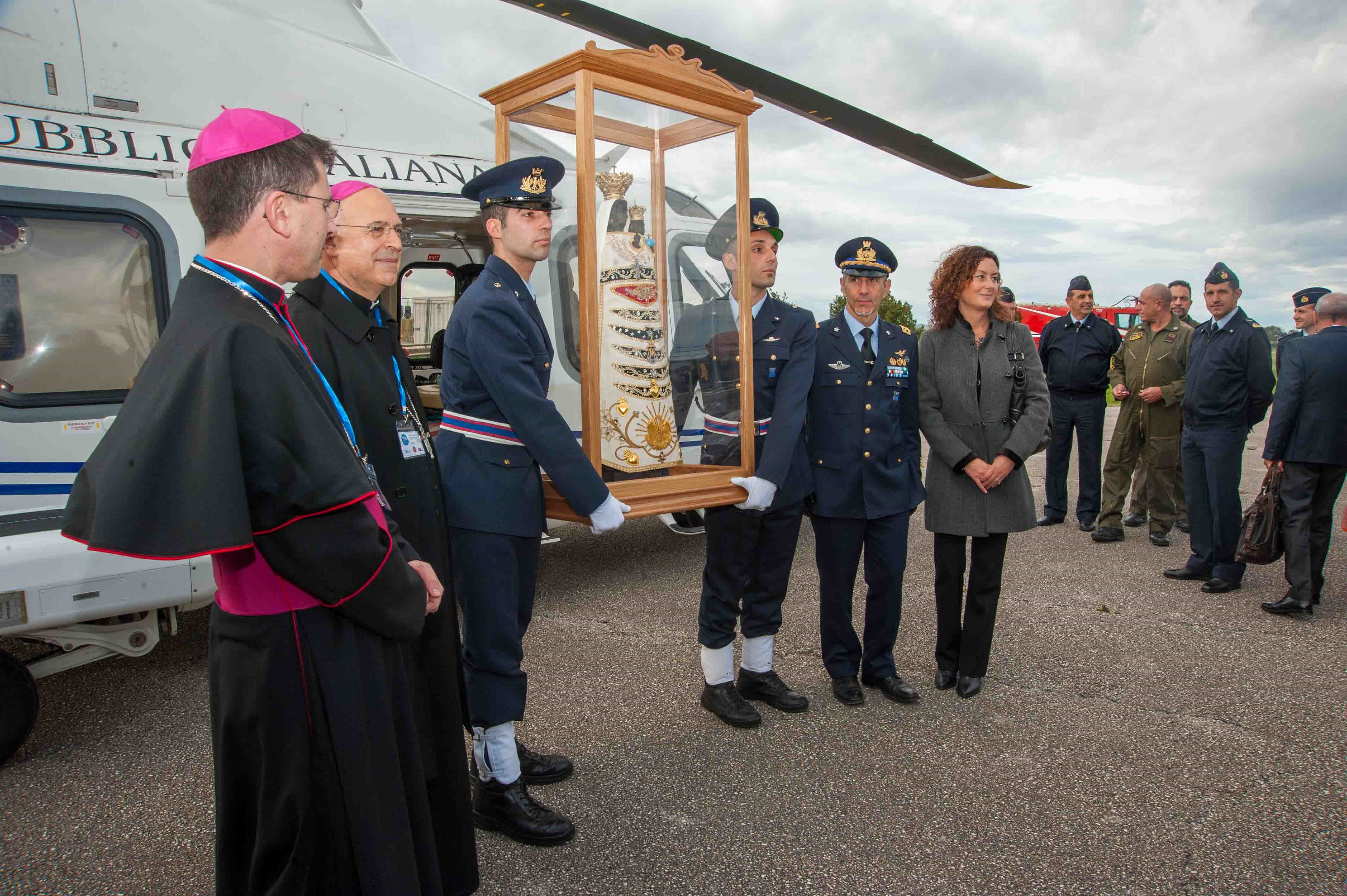 Statua della Beata Vergine Maria pronta a partire per la "peregrinatio Mariae" in occasione del Giubileo Lauretano (8 dicembre 2019-10 dicembre 2020)