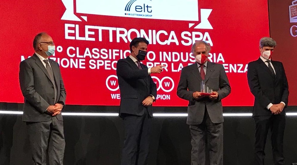 Enzo Benigni, presidente e ceo Elettronica, ritira il premio "Welfare Champion 2020", come prima classificata nella categoria industria
