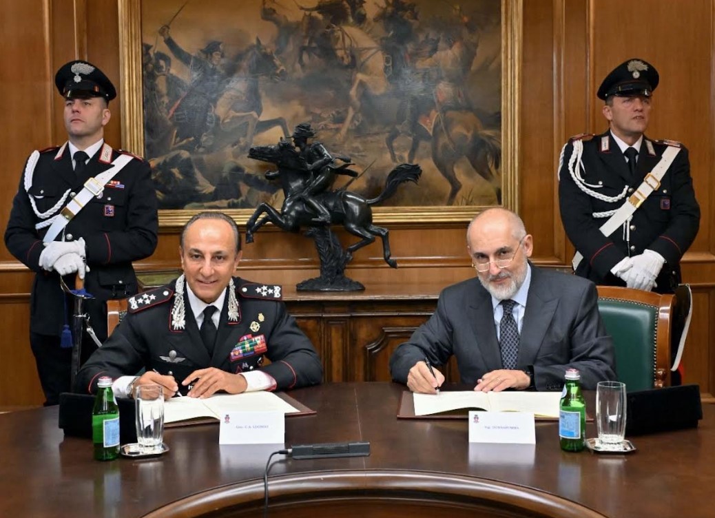 Roma, 10 ottobre 2025 – Arma dei CC e Gruppo FS italiane rafforzano la loro collaborazione: firmato nuovo protocollo d’intesa alla presenza del comandante generale, generale Corpo Armata Salvatore Luongo, e dell’ad e dg del Gruppo Fs italiane, Stefano Antonio Donnarumma