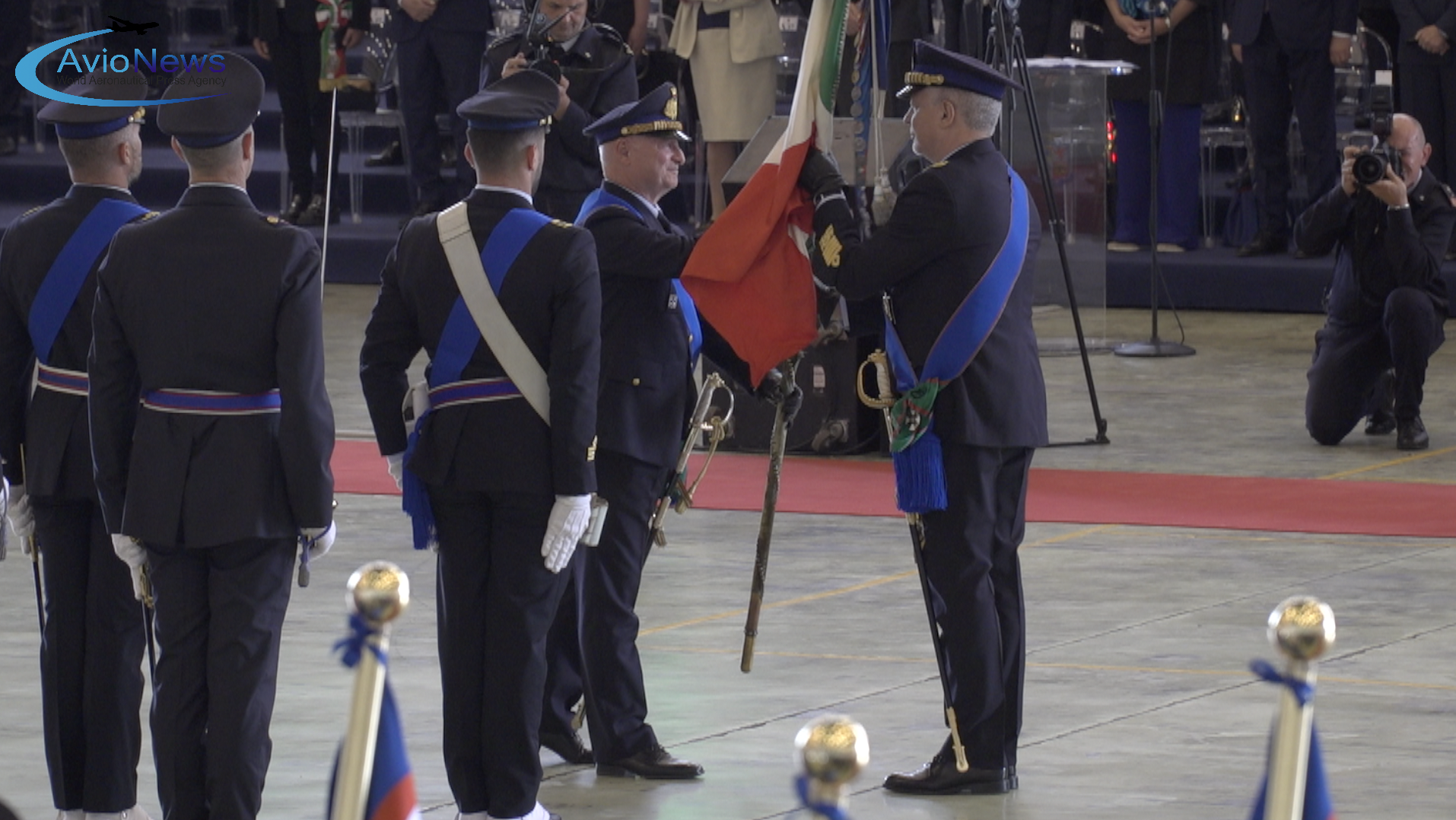 Roma-Ciampino, 15 maggio 2025. Cerimonia di avvicendamento al vertice dell'Aeronautica militare italiana tra il generale SA Luca Goretti, uscente, (a sinistra) ed il parigrado Antonio Conserva, entrante (a destra)