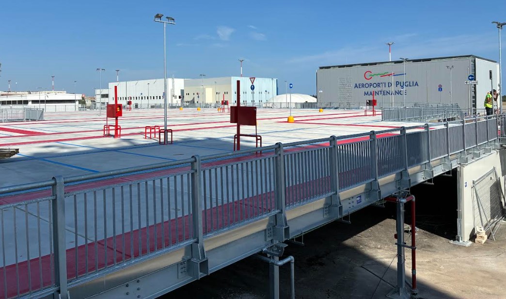 Bari, 23 luglio 2026. Parcheggio P3 inaugurato all'aeroporto "Karol Wojtyla" su due livelli per un totale di 611 posti auto