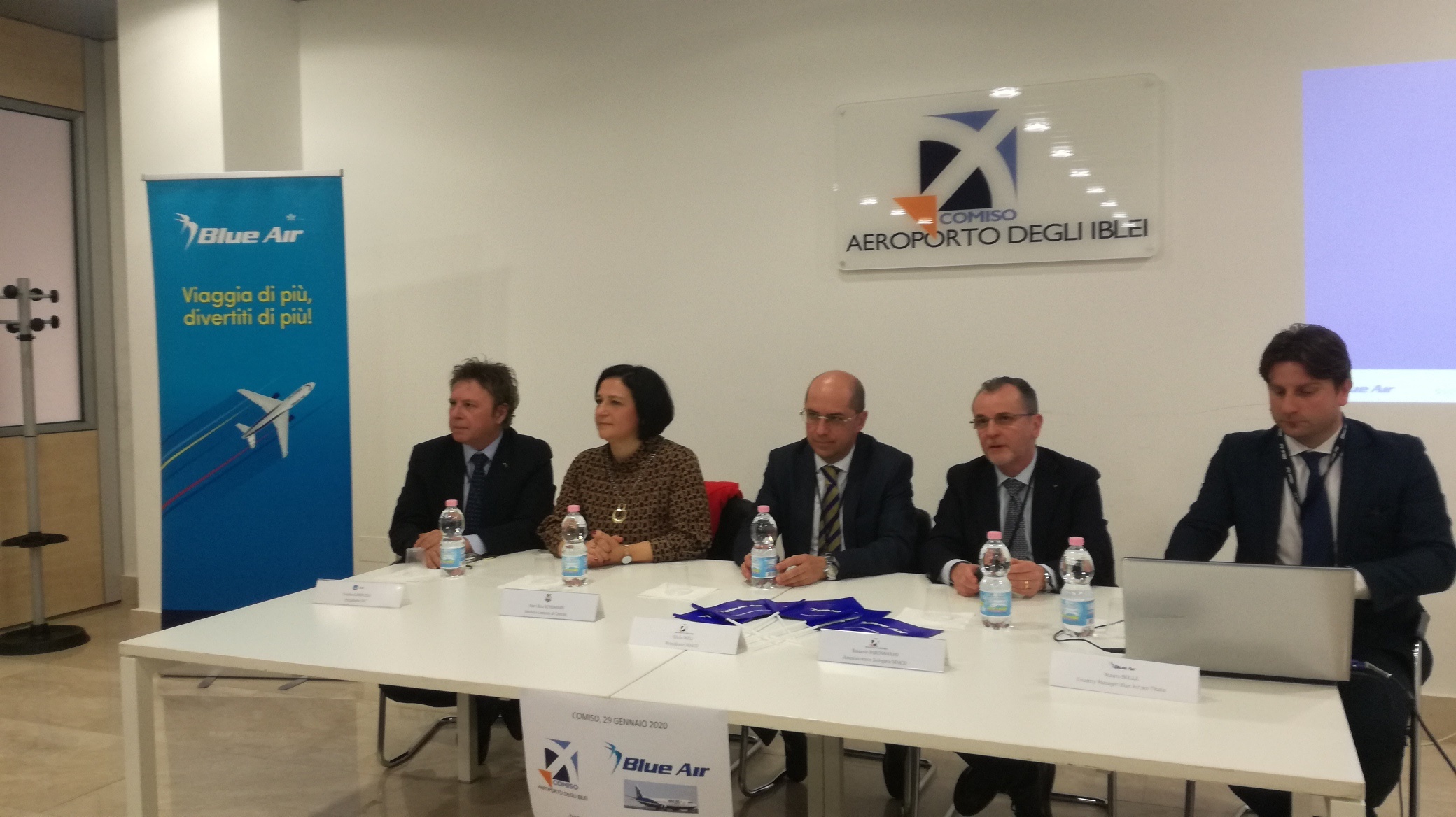 Presentazione volo Comiso-Torino di Blue Air, 29 gennaio 2020. Da sinistra Sandro Gambuzza (presidente Sac, Catania), Maria Rita Schembari (sindaco Comiso), Silvio Meli (presidente Soaco), Rosario Dibennardo (ad Soaco) e Mauro Bolla (Country Manager Blue Air per l'Italia)