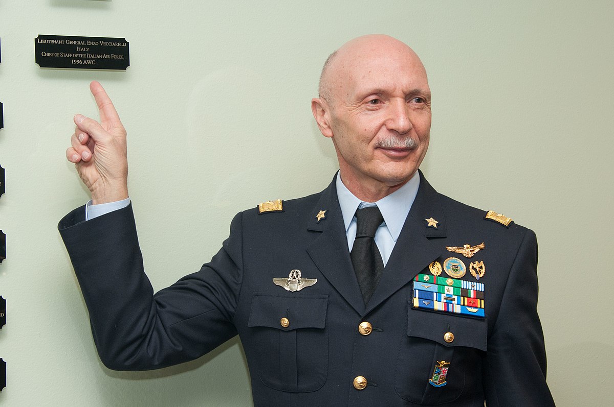 Il capo di Stato Maggiore dell'Aeronautica generale di Squadra Aerea Enzo Vecciarelli