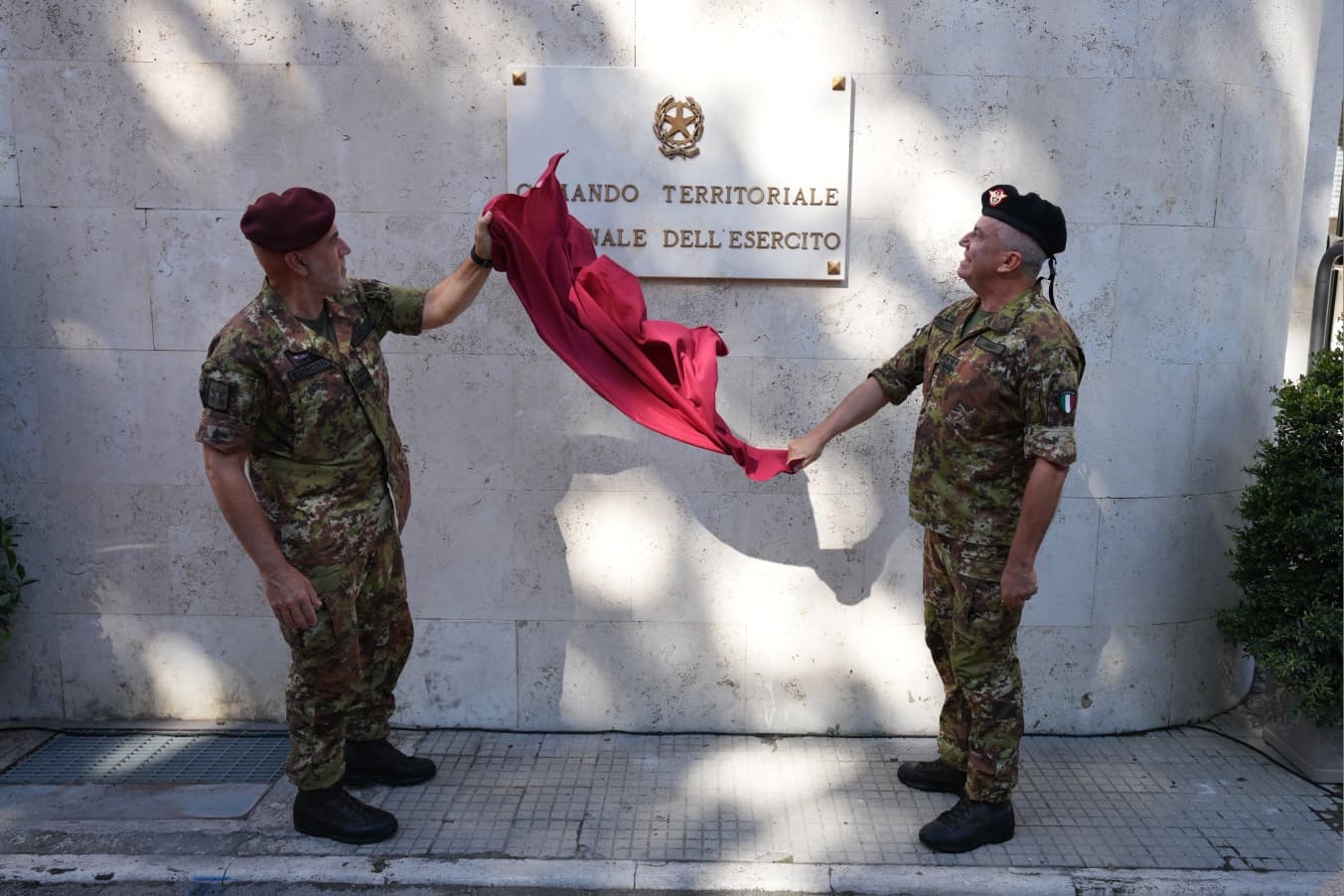 Roma, 30 settembre 2025. Il capo di Stato Maggiore dell’Esercito, generale di Corpo d’Armata Carmine Masiello, ed il generale CA Mirra alla cerimonia di costituzione del Comando territoriale nazionale della Forza armata