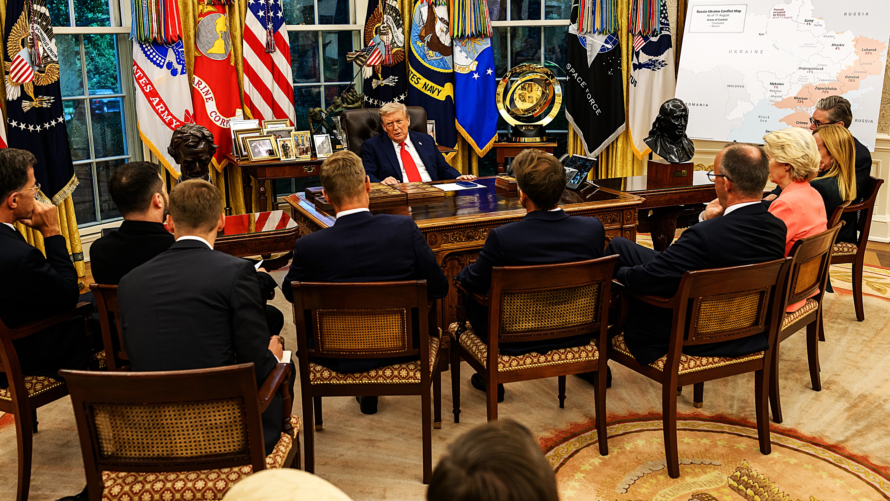 I leader europei riuniti a Washington il 18 agosto 2025. Presente anche il presidente ucraino Zelensky