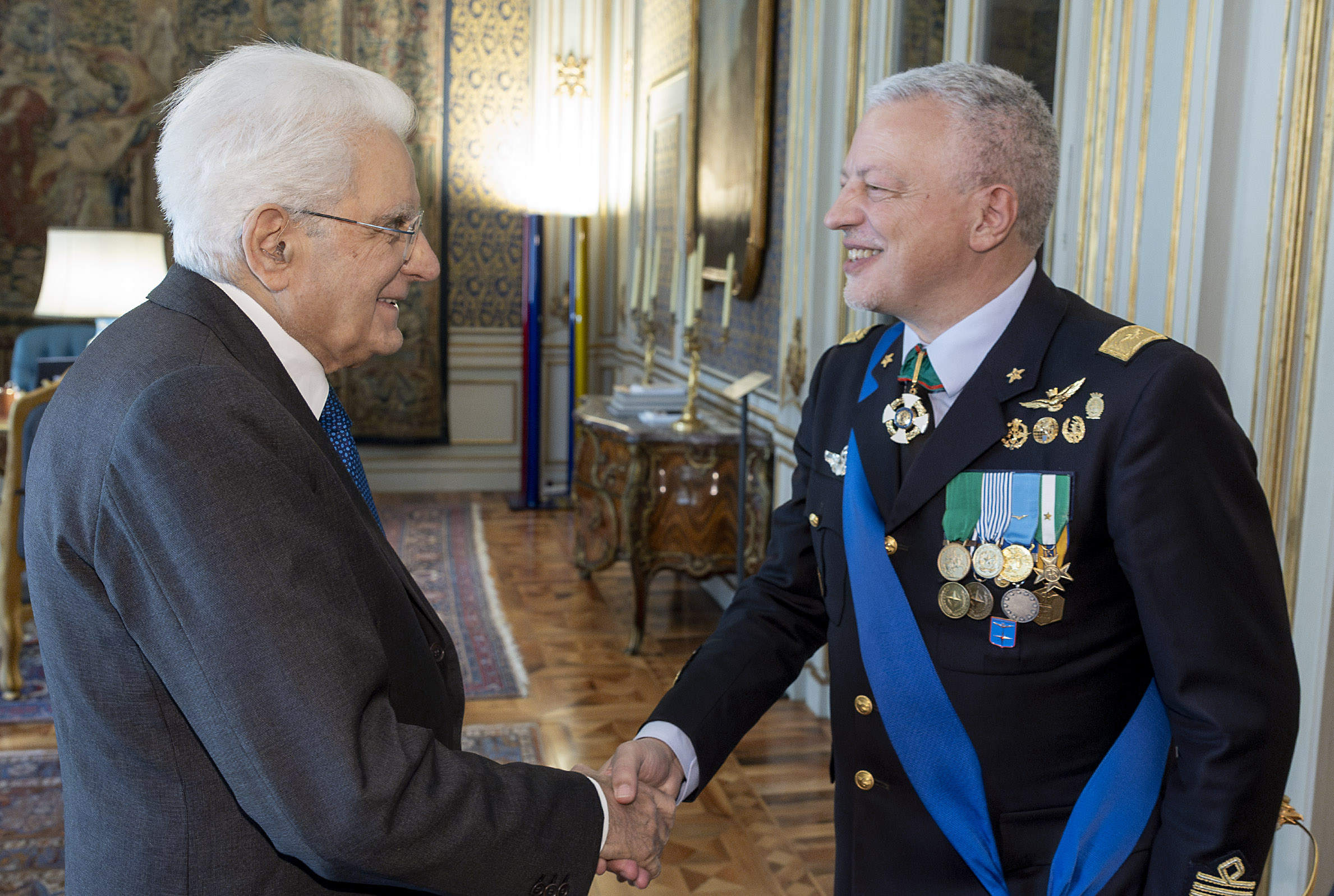 Palazzo del Quirinale, 12/05/2025 (II mandato) Il presidente Sergio Mattarella accoglie il generale Squadra Aerea Antonio Conserva, capo di Stato Maggiore dell’Aeronautica subentrante