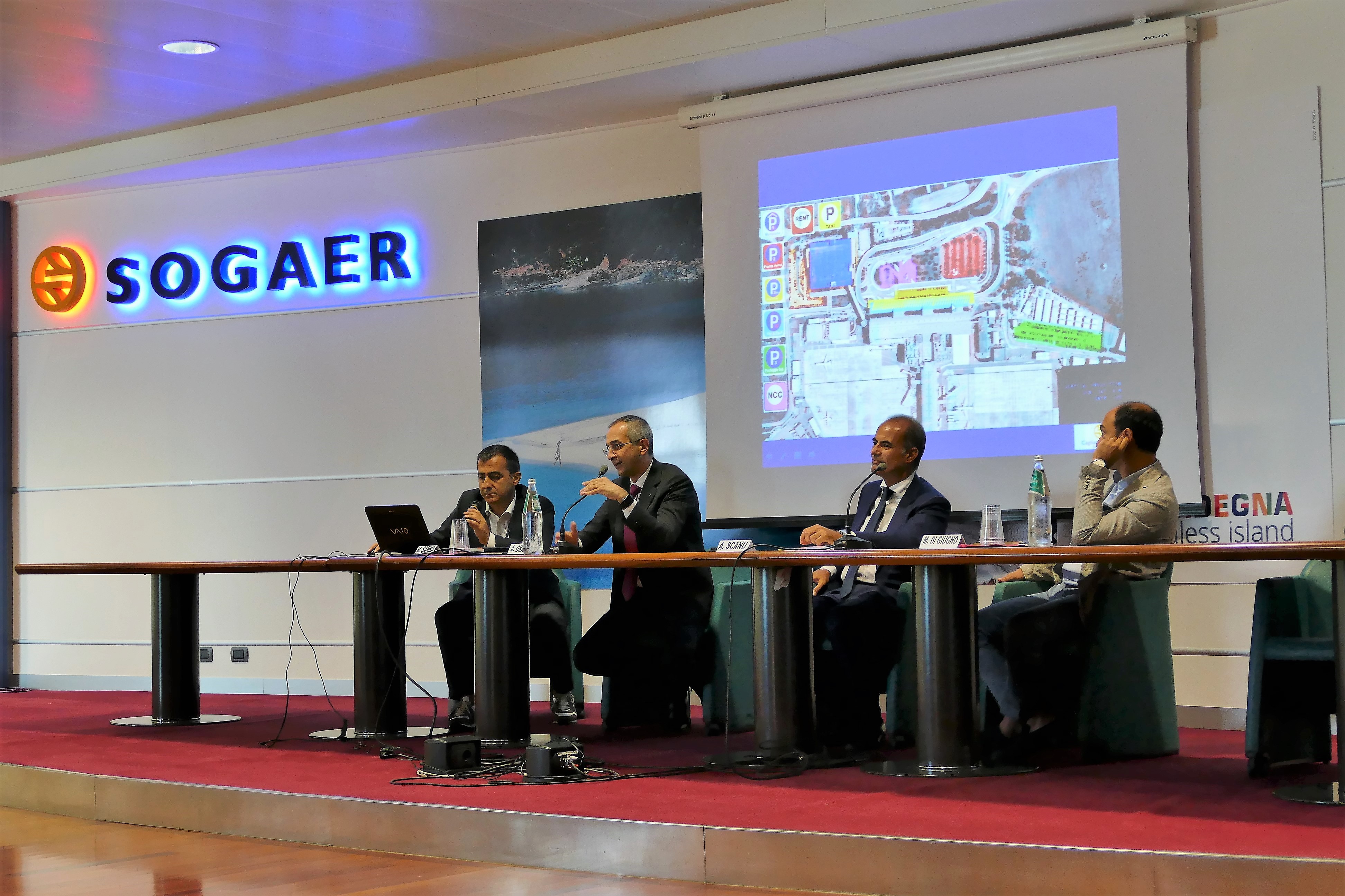 Conferenza-stampa di presentazione del nuovo assetto viabilità di accesso al terminal-passeggeri all'aeroporto di Cagliari-Elmas
