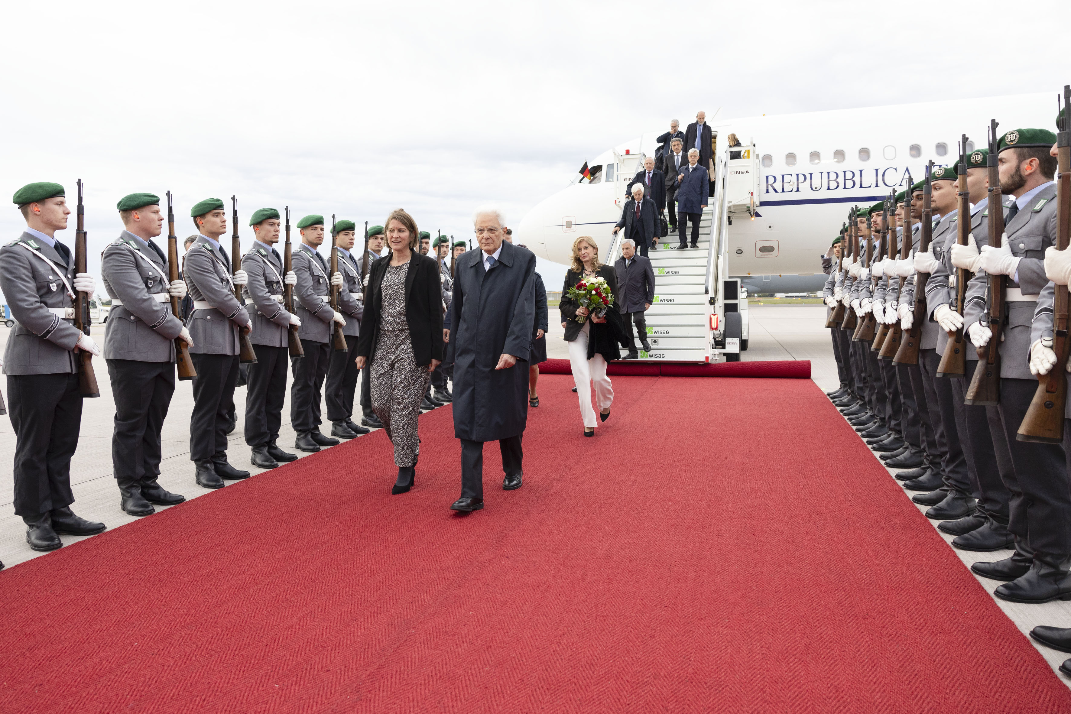 Berlino, 26/09/2024 (II mandato) Il presidente della Repubblica, Sergio Mattarella, arriva all’aeroporto militare di Berlino-Brandeburgo, in occasione della visita di Stato nella Repubblica federale di Germania.
