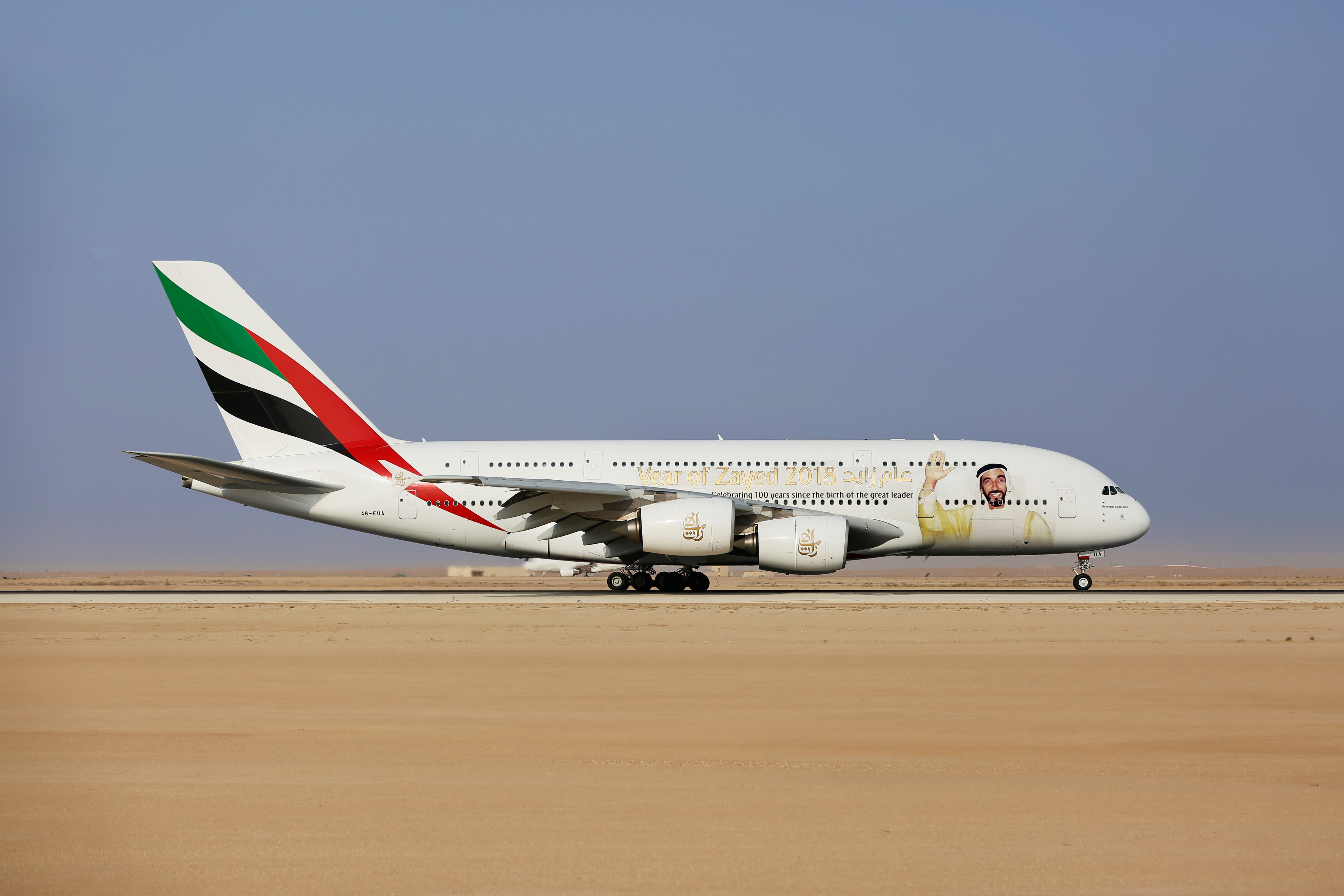 Airbus A-380/800 di Emirates in livrea speciale per l'88° anniversario dalla nascita dell'Arabia Saudita