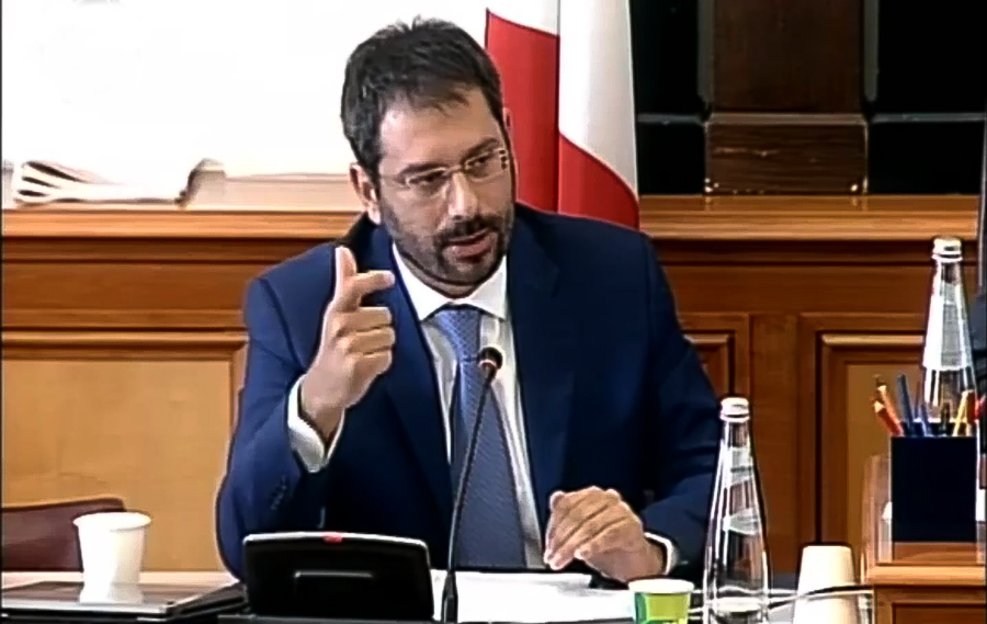 Angelo Tofalo, sottosegretario di Stato alla Difesa durante audizione alla Camera il 7 ottobre 2019 nell’ambito dell’esame del disegno di legge recante “Disposizioni urgenti in materia di perimetro di sicurezza nazionale cibernetica”