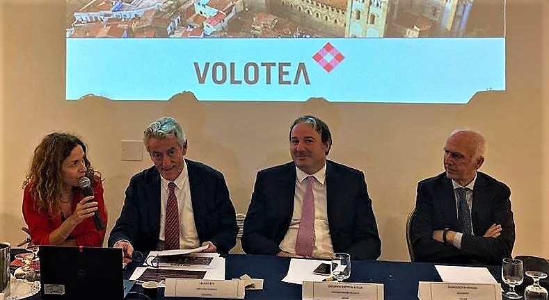 Da sinistra a destra, Valeria Rebasti, Commercial Country Manager Italy & Southeastern Europe di Volotea, Lázaro Ros, direttore generale di Volotea, Giovanni Battista Scalia, amministratore delegato Gesap, e Francesco Randazzo, presidente Gesap