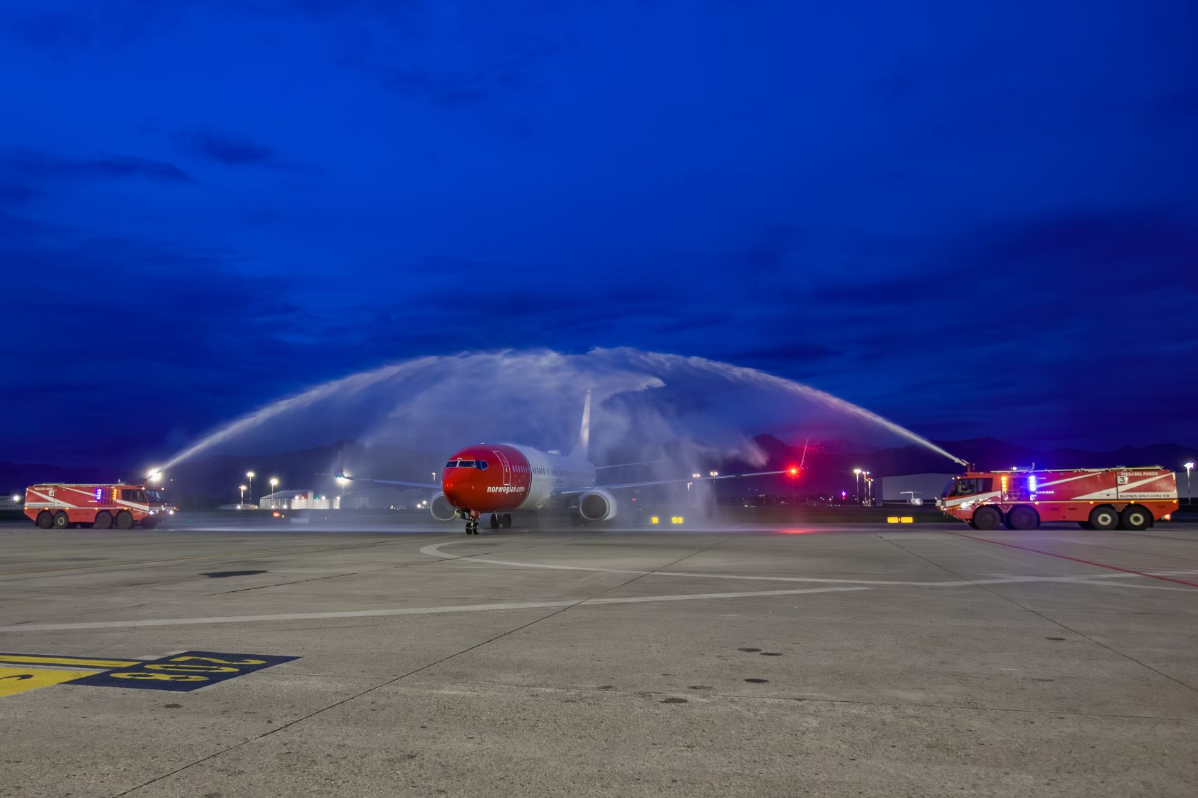 Domenica 30 aprile 2023 inaugurato volo di Norwegian Airlines proveniente da Bergen ed atterrato a Bergamo-Orio al Serio; tradizionale water cannon