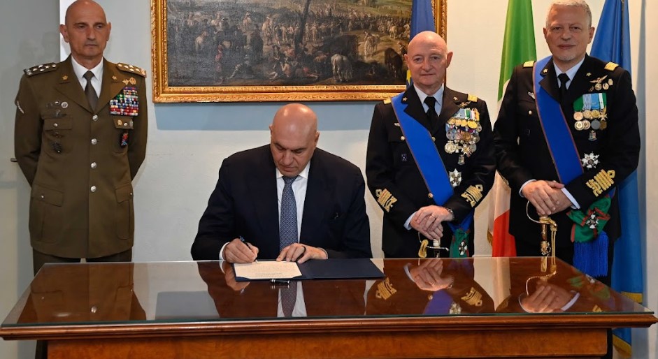 Roma-Ciampino, 15 maggio 2025. Da sinistra: il capo SMD generale Luciano Portolano, il ministro della Difesa Guido Crosetto, il generale SA Luca Goretti, capo di SMA (uscente) ed il parigrado Antonio Conserva nuovo capo di Stato Maggiore dell'Aeronautica militare itailana