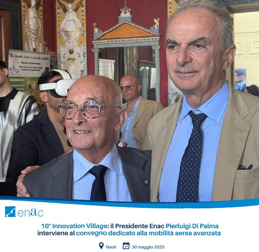 Napoli, 30 maggio 2025. Il presidente Enac Pierluigi Di Palma (a destra) è intervenuto al convegno “Advanced Air Mobility”, promosso da Luigi Carrino, presidente del Distretto tecnologico aerospaziale della Campania (a sinistra)