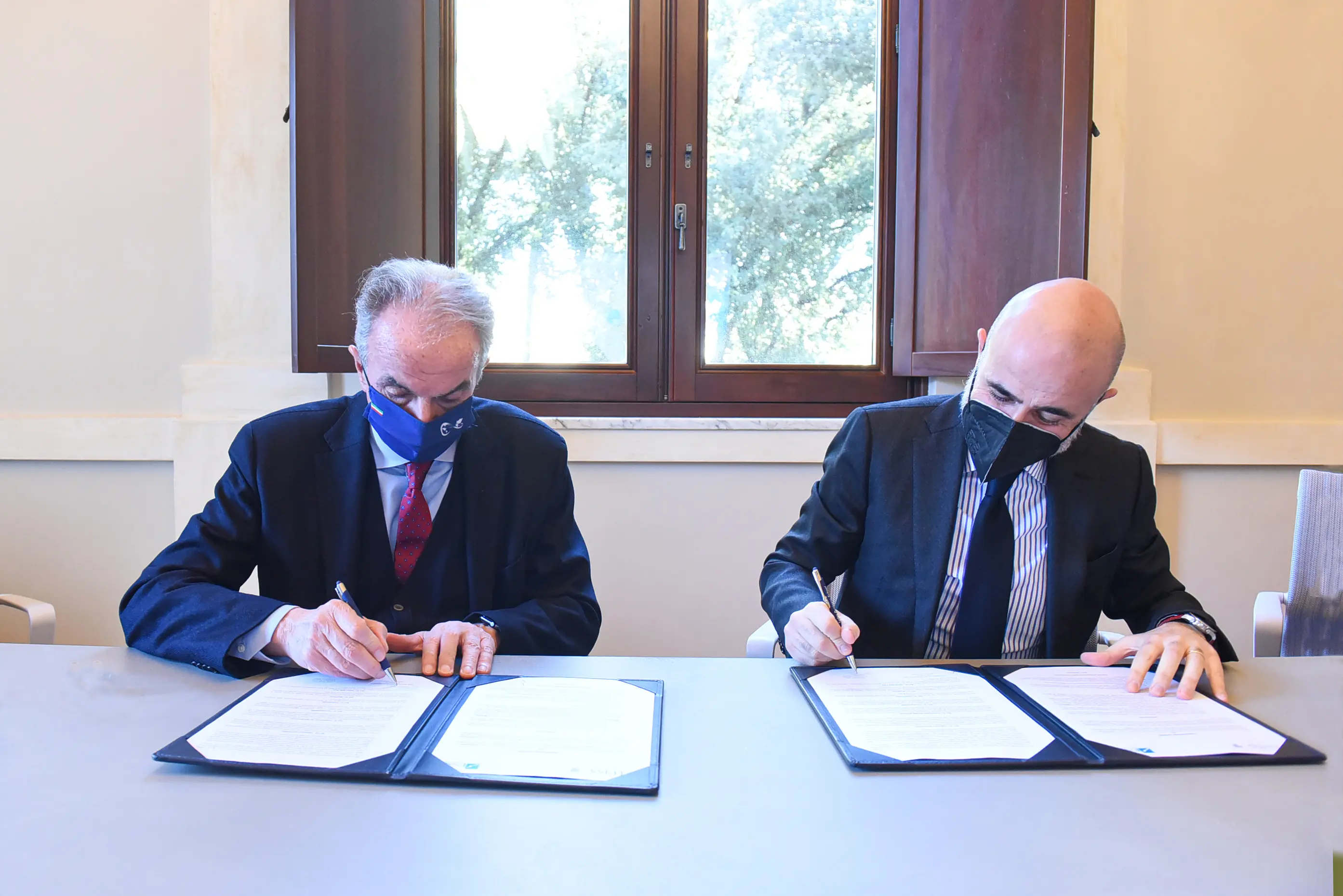 Firma Enac-Luiss del 3 febbraio 2022 tra il presidente dell'Ente nazionale aviazione civile, Pierluigi Di Palma (a sinistra) ed il dg Luiss Giovanni Lo Storto