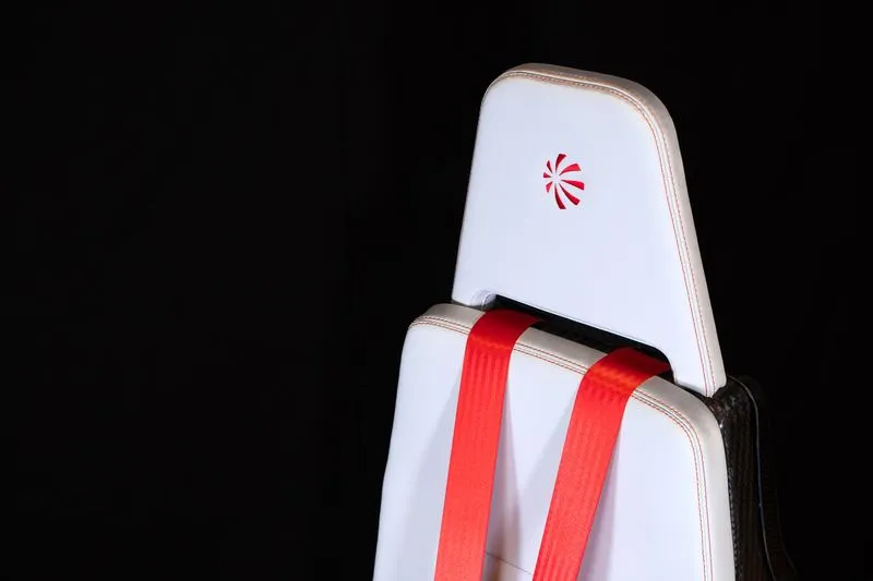 Sedile hi-tech con cintura integrata di Sabelt destinato agli elicotteri Leonardo