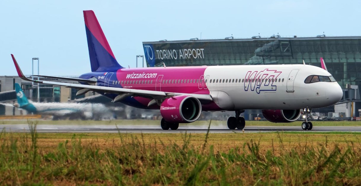 Aereo Wizz Air all'aeroporto di Torino, settima base della compagnia in Italia