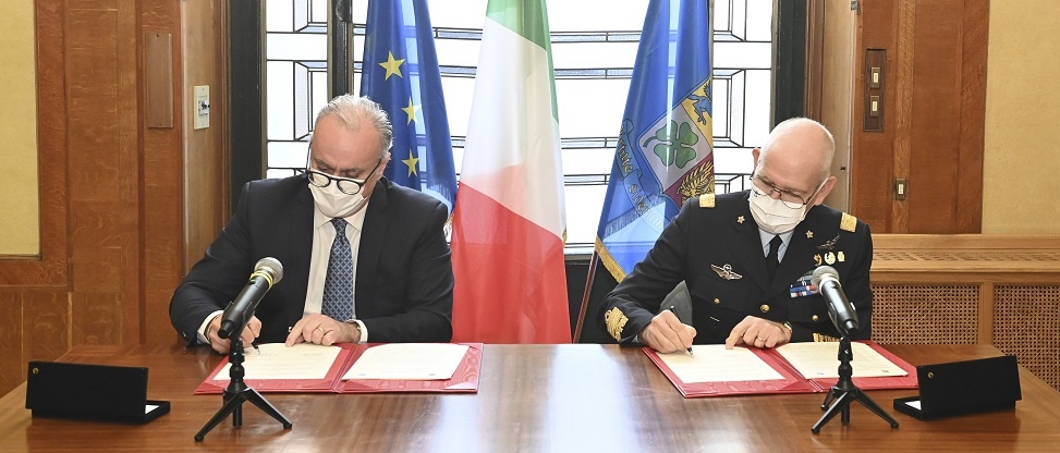 Nicola Zaccheo, presidente Enac ed il capo SMA, generale SA Alberto Rosso suggellano il 22 ottobre 2020 sottoscrizione atto intesa avvenuta in forma digitale disgiunta il 21 ottobre 2020