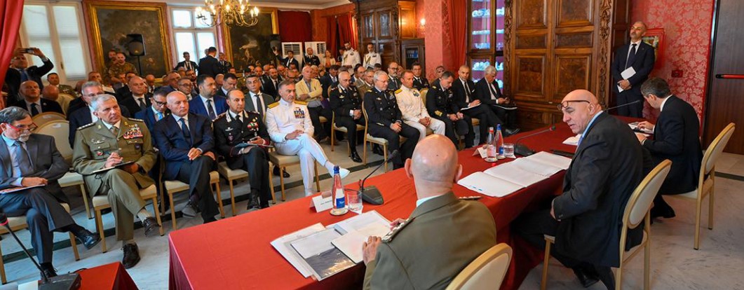 Roma, 22 luglio 2025. Il ministro della Difesa, Guido Crosetto, durante l'incontro con i rappresentanti delle Associazioni professionali a carattere sindacale tra militari (Apcsm)