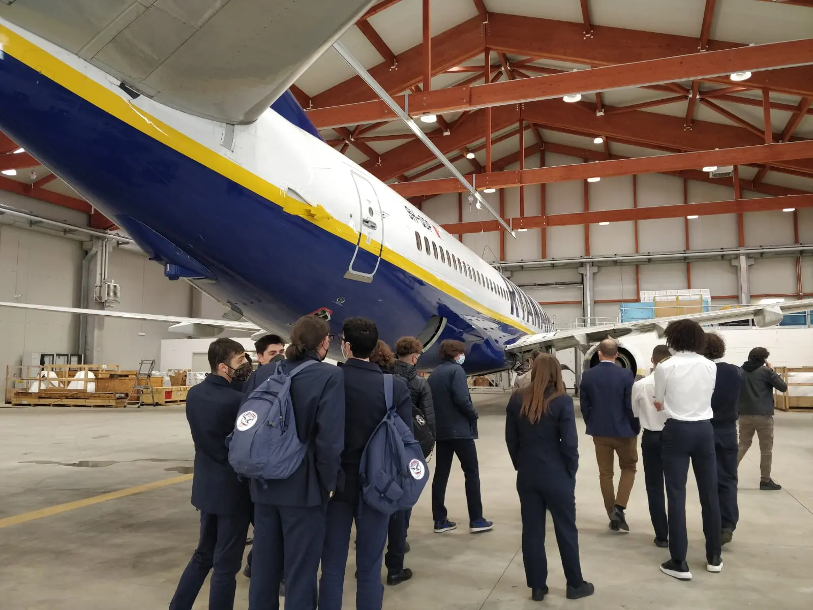 Allievi del quarto e quinto anno dell’Istituto tecnico aeronautico di Firenze "Lyndbergh Flying School" in visita al centro di manutenzione Seas all’aeroporto di Bergamo